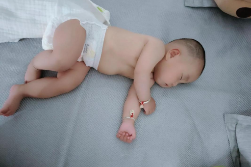 阳泉几个月宝宝开始长牙